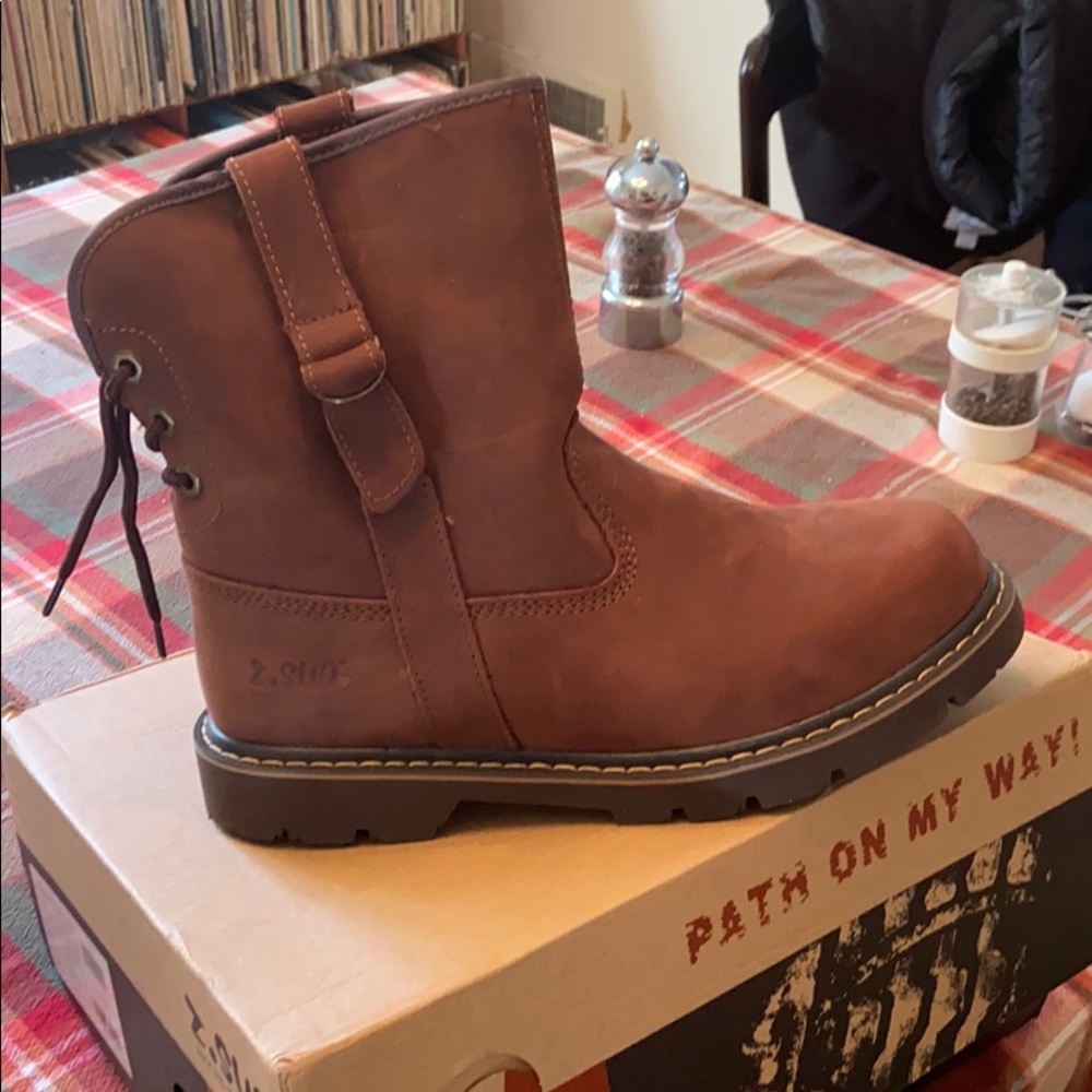 Brown lace up back boots